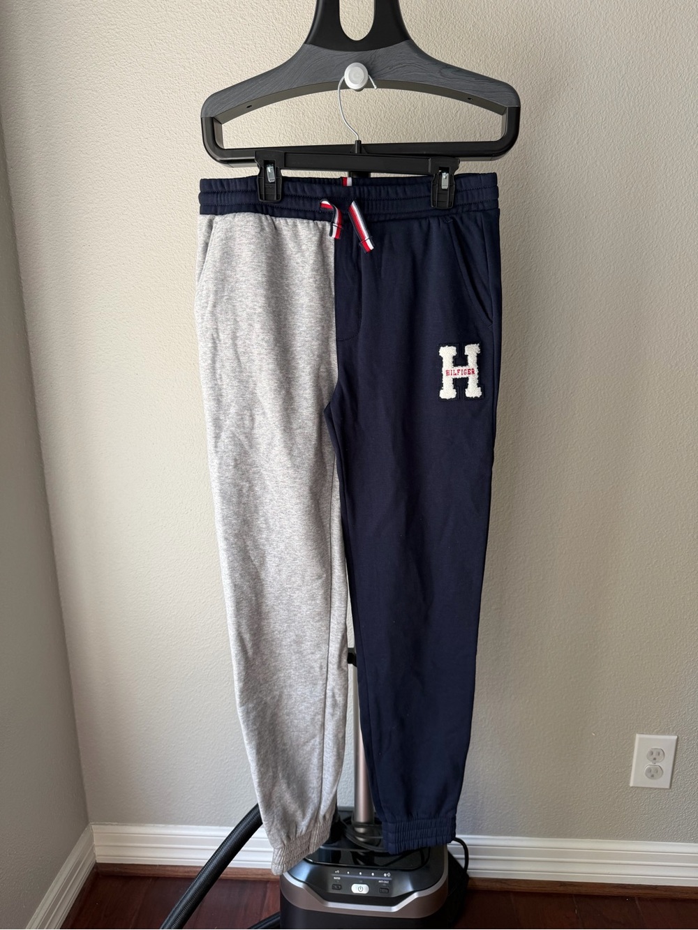 NWOT Tommy Hilfiger Navy and Light Gray Colorblock Kids Joggers L